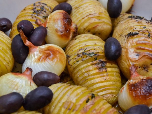 PATATAS Y CEBOLLITAS AL HORNO