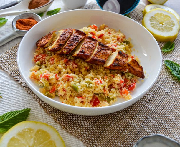 Pollo-con-cuscus-y-salsa-de-hierbabuena