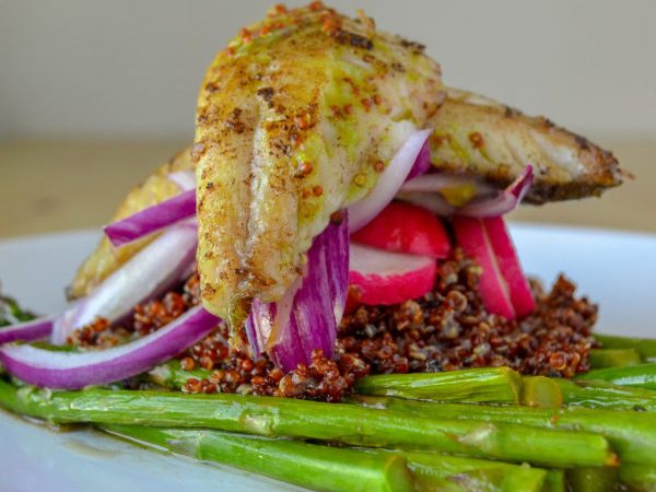 RAPE CON QUINOA Y TRIGUEROS