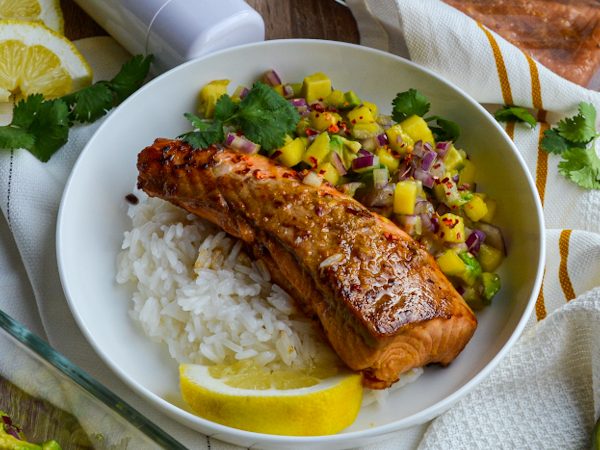 SALMÓN MARINADO CON TARTAR DE MANGO