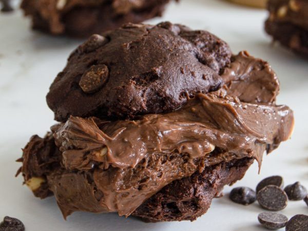 SÁNDWICH DE GALLETA CON HELADO DE CHOCOLATE