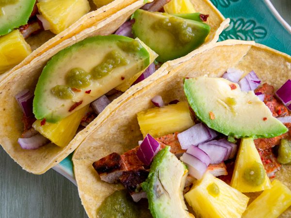 TACOS CON CERDO ADOBADO, PIÑA Y SALSA CHIPOTLE
