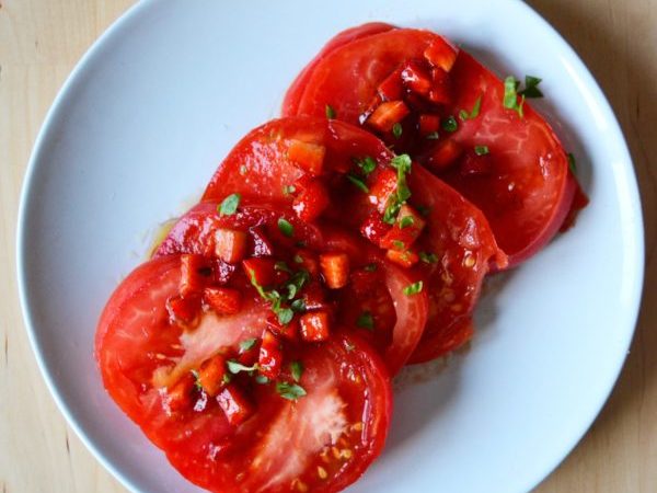 TOMATE CON VINAGRETA DE FRESAS
