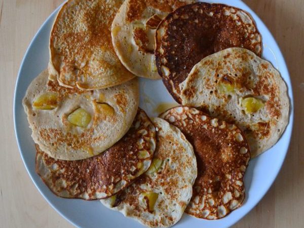 TORTITAS DE PLÁTANO Y MANZANA