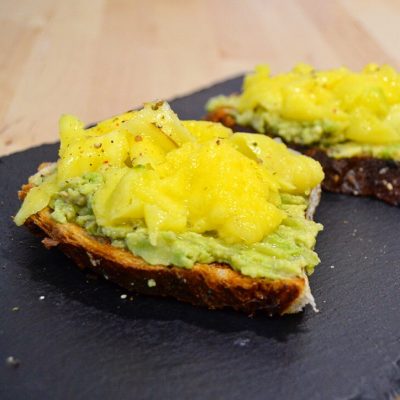 Tosta-aguacate-y-mango