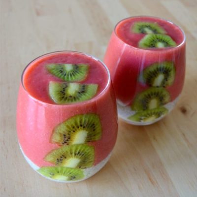Vasito-de-chia-blanca-con-fresas