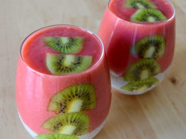 VASITO DE CHÍA BLANCA Y FRESAS