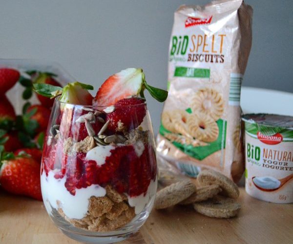 Vasito-de-galletas-y-frambuesas
