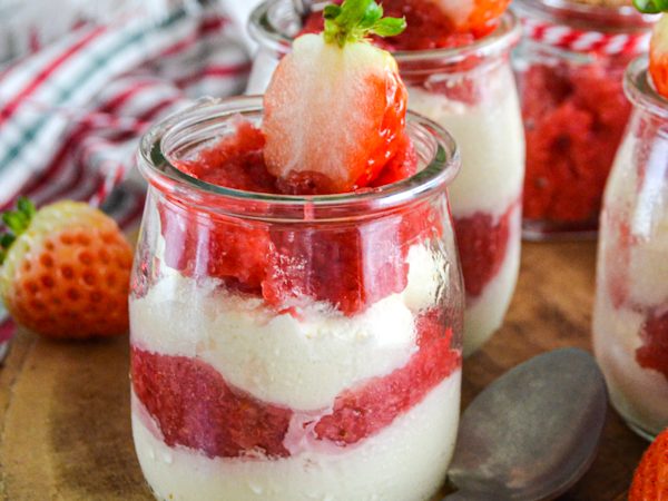 VASITOS DE MASCARPONE CON FRESA