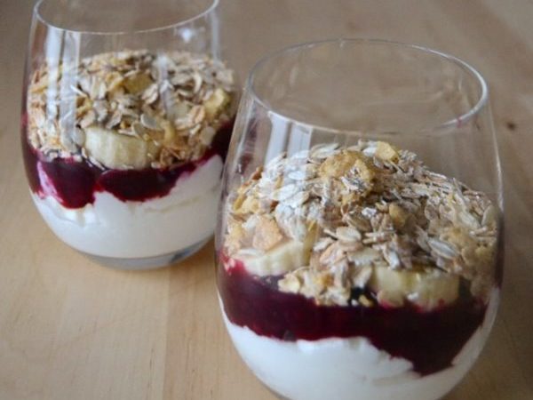 VASOS DE YOGURT Y ARÁNDANOS