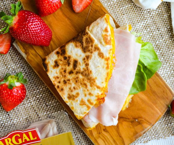 Wrap-de-moda-con-tortilla-y-jamon